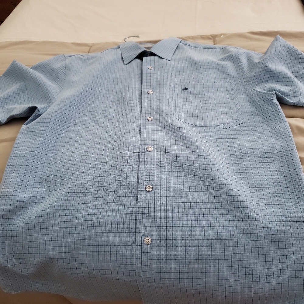 Quiks silver Man Dress shirt Sizr M used only 1 time